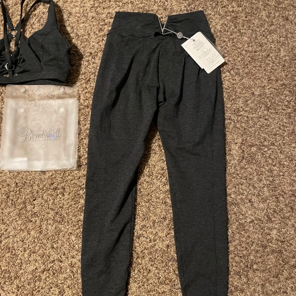 SOLD Bombshell Sportswear Leggings & Bra Set Large - Picture 8 of 11